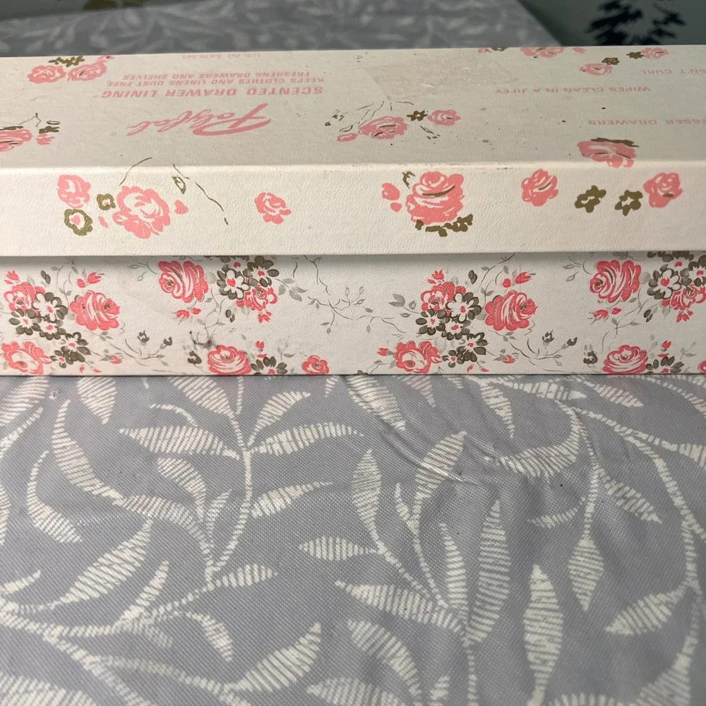 Vtg Polyfab Scented Drawer Lining Karen Carson Creations‎ Cherub Floral 108x17.5